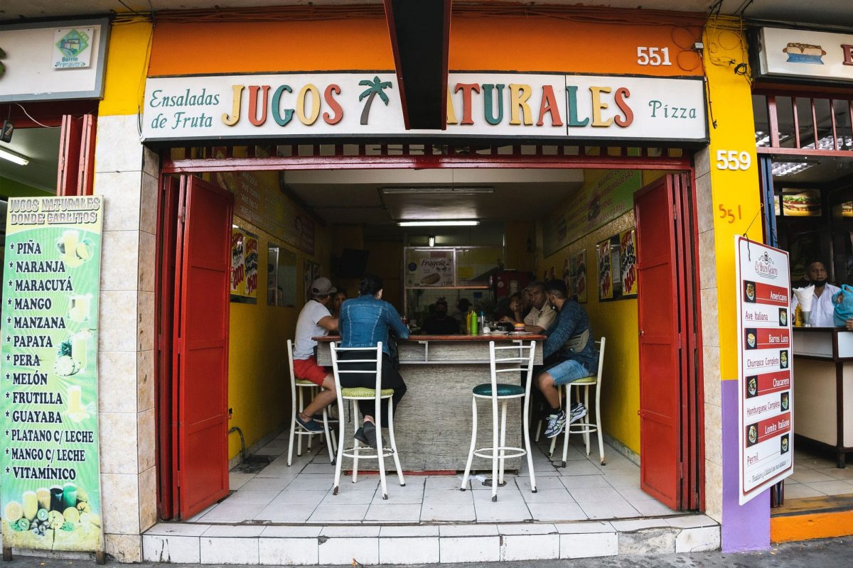 Fachada sándwich al paso Fragoala