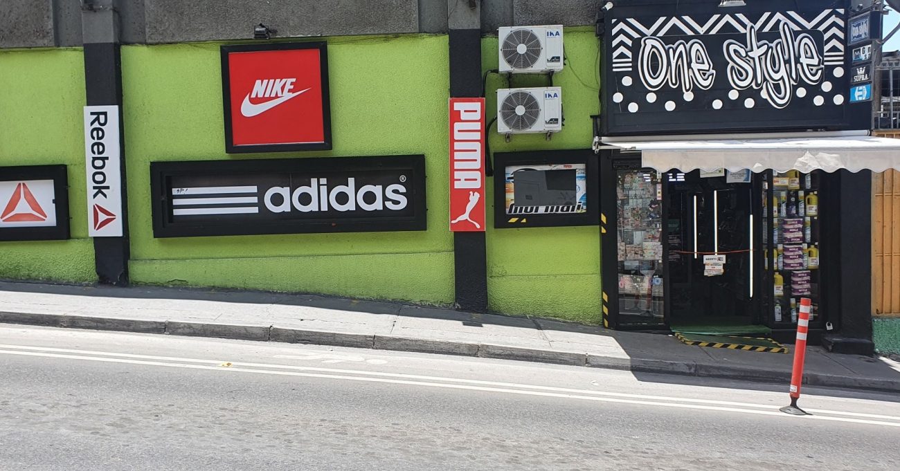 Fachada de One Style, negocio dedicado a la venta de zapatillas deportivas