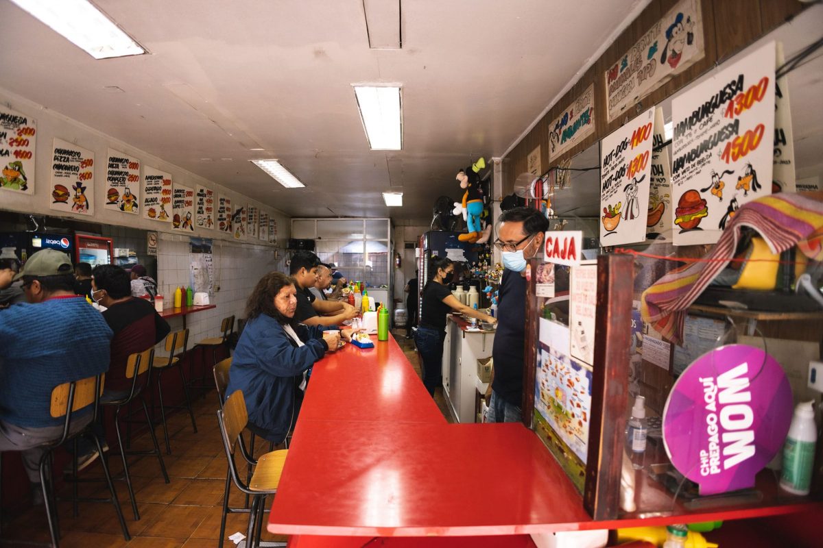 Interior local sándwiches Tribilin en Barrio Baquedano