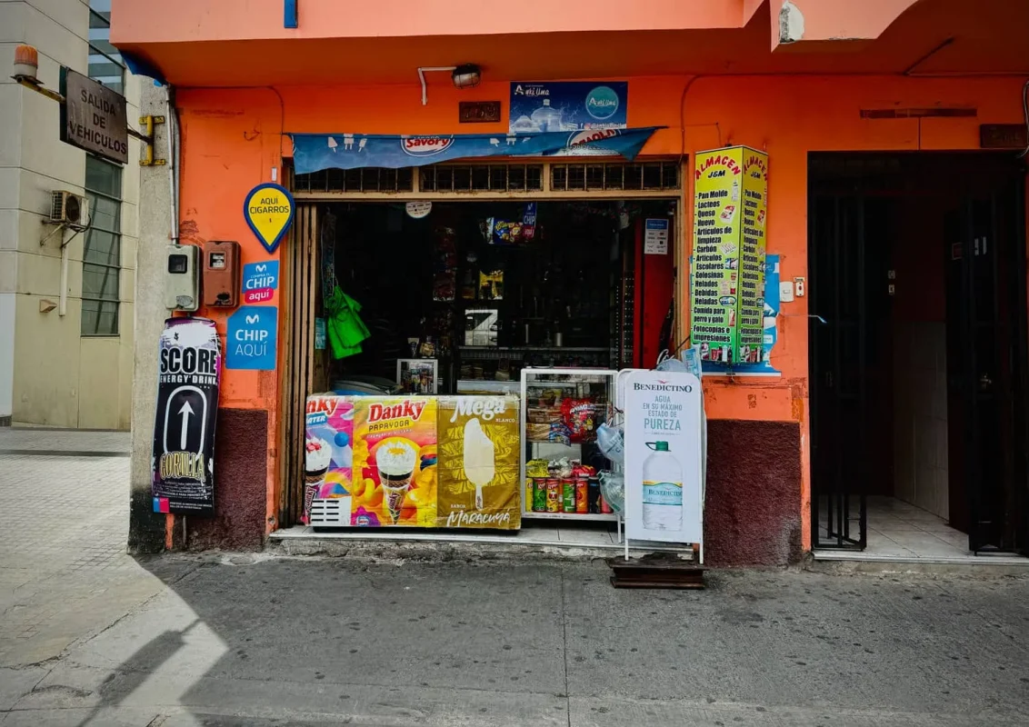 Fachada almacén J&M del Barrio Baquedano